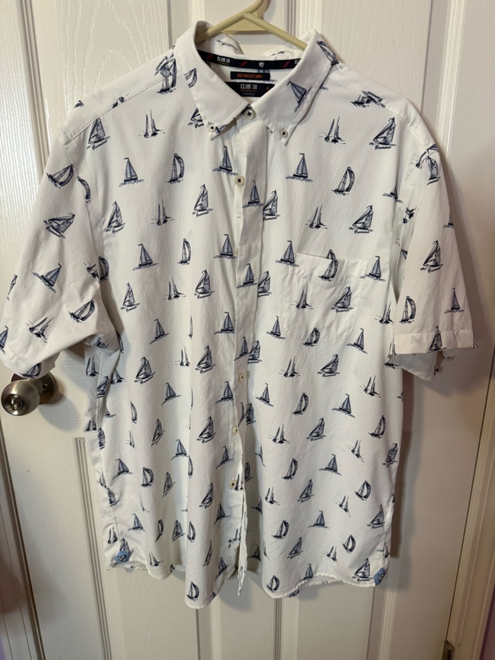 Daniel Cremieux White Short-Sleeve Button-Down with Navy Sailboat Print